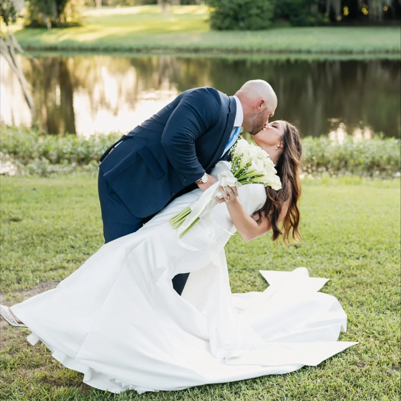 Wedding couple with a white bridal bouquet